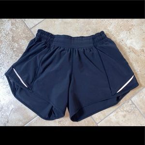 lululemon size 4 4in black hotty hot shorts
